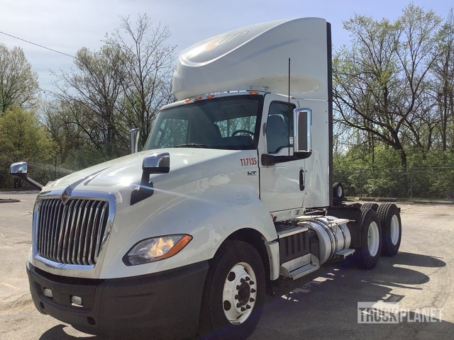 Vista de 2018 International 2018 International Lt625 6X4 T/A Day Cab Truck Tractor, ángulo 1