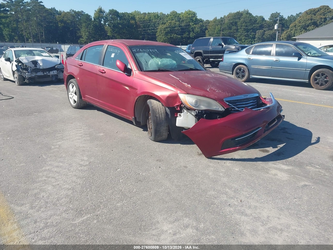 2014 Chrysler 200 Lx view, angle 1
