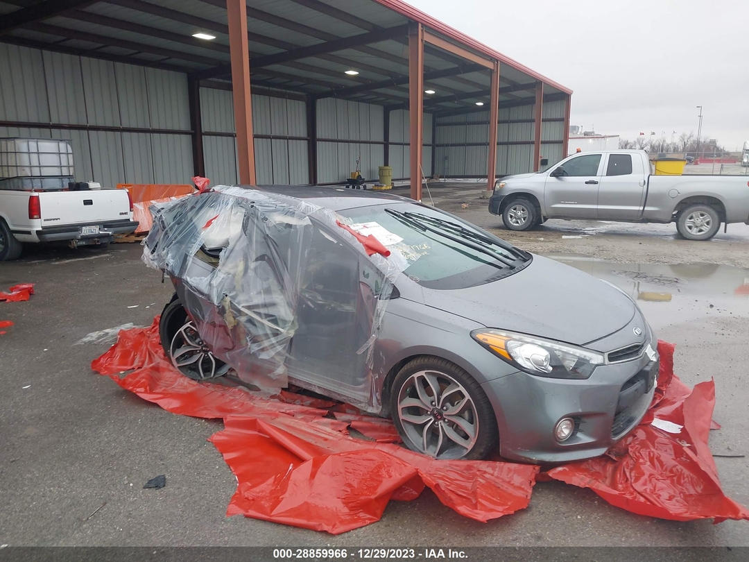 Vue de 2016 Kia Forte Sx, angle 1