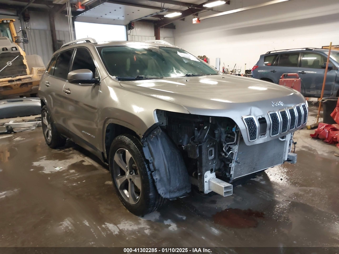 منظر 2020 Jeep Cherokee Limited 4X4، زاوية 1