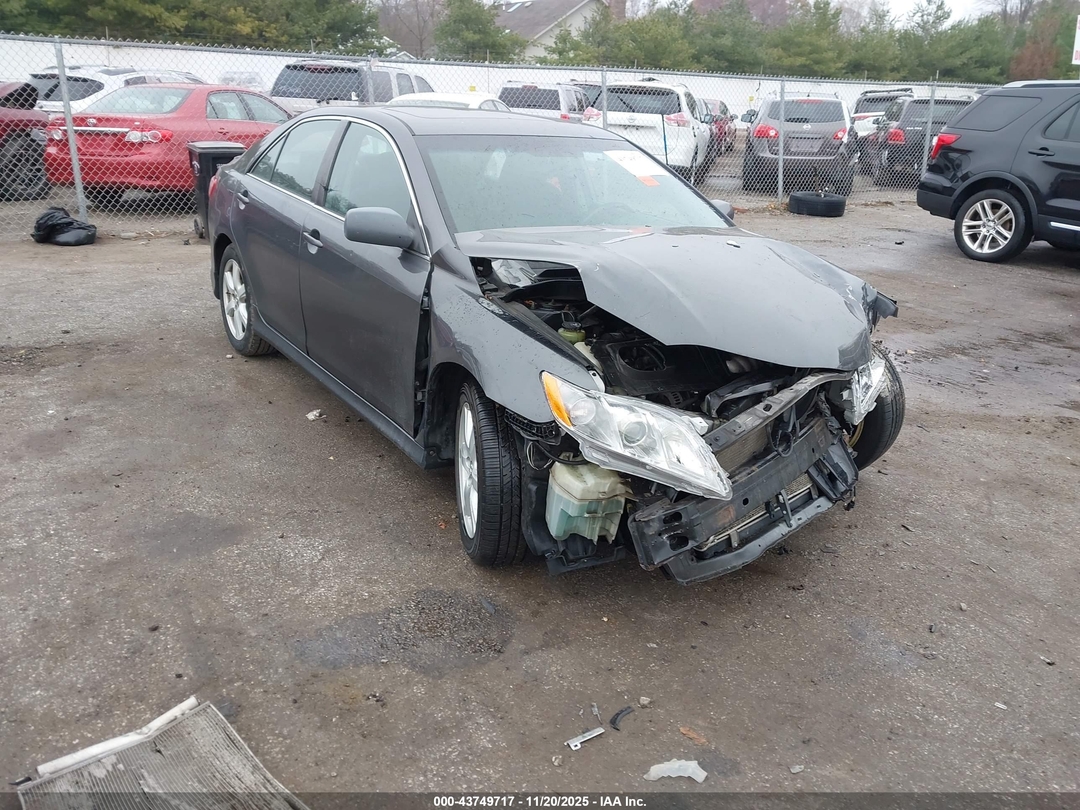 Вид 2009 Toyota Camry Se, угол 1