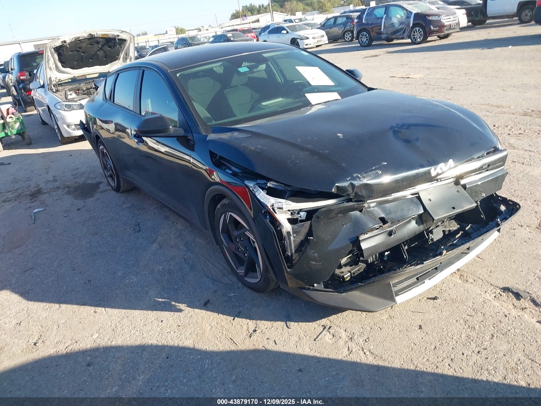2025 Kia K4 Ex view, angle 1