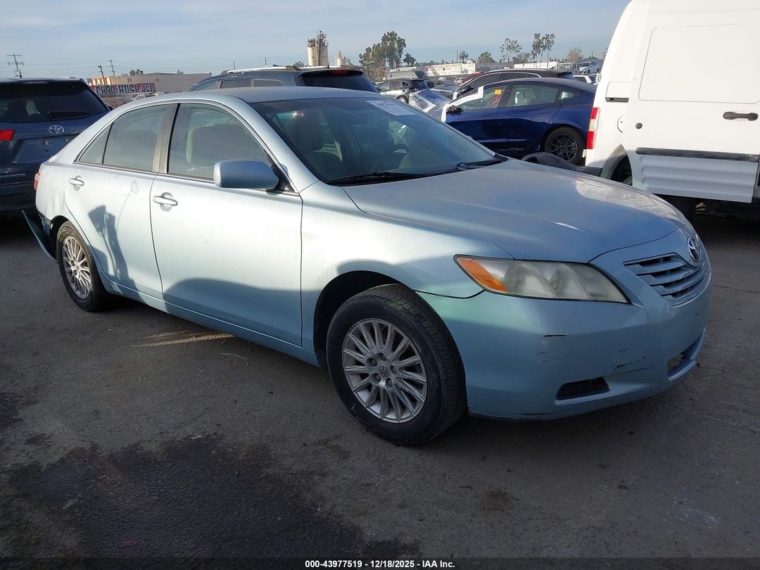 Vue de 2008 Toyota Camry Le, angle 1