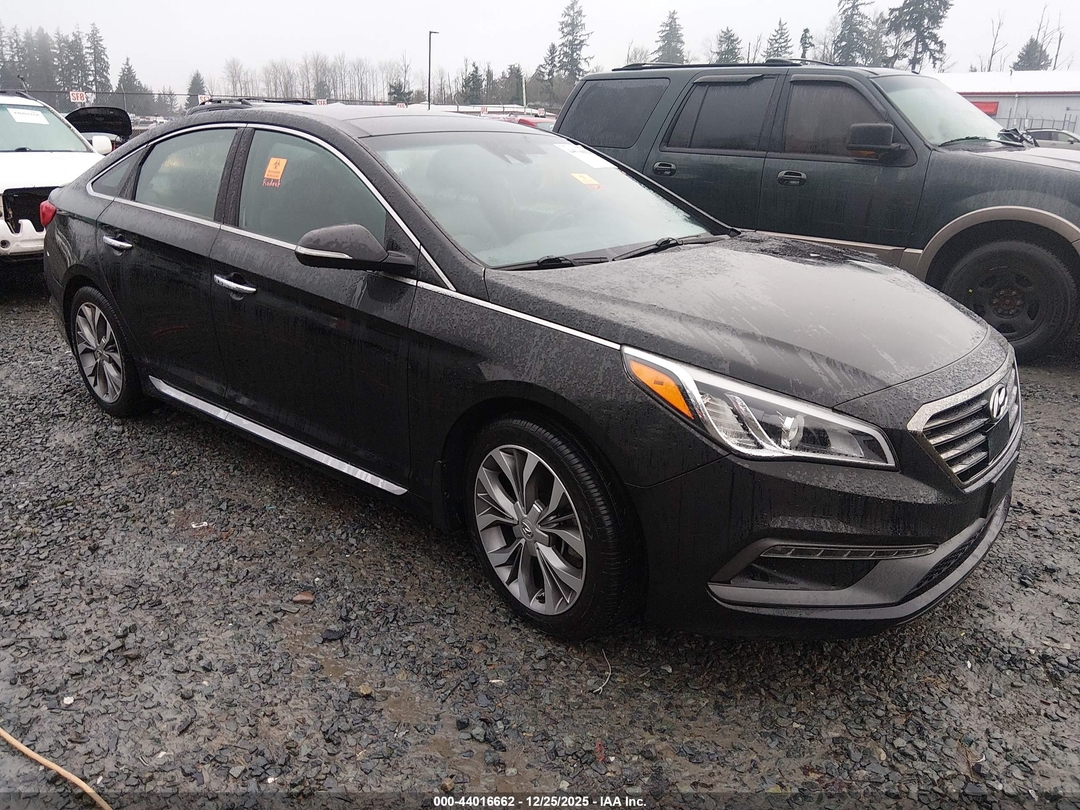 Vue de 2015 Hyundai Sonata Limited 2.0T, angle 1