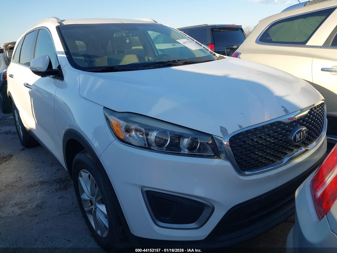 Vista de 2017 Kia Sorento 2.4L Lx, ángulo 1