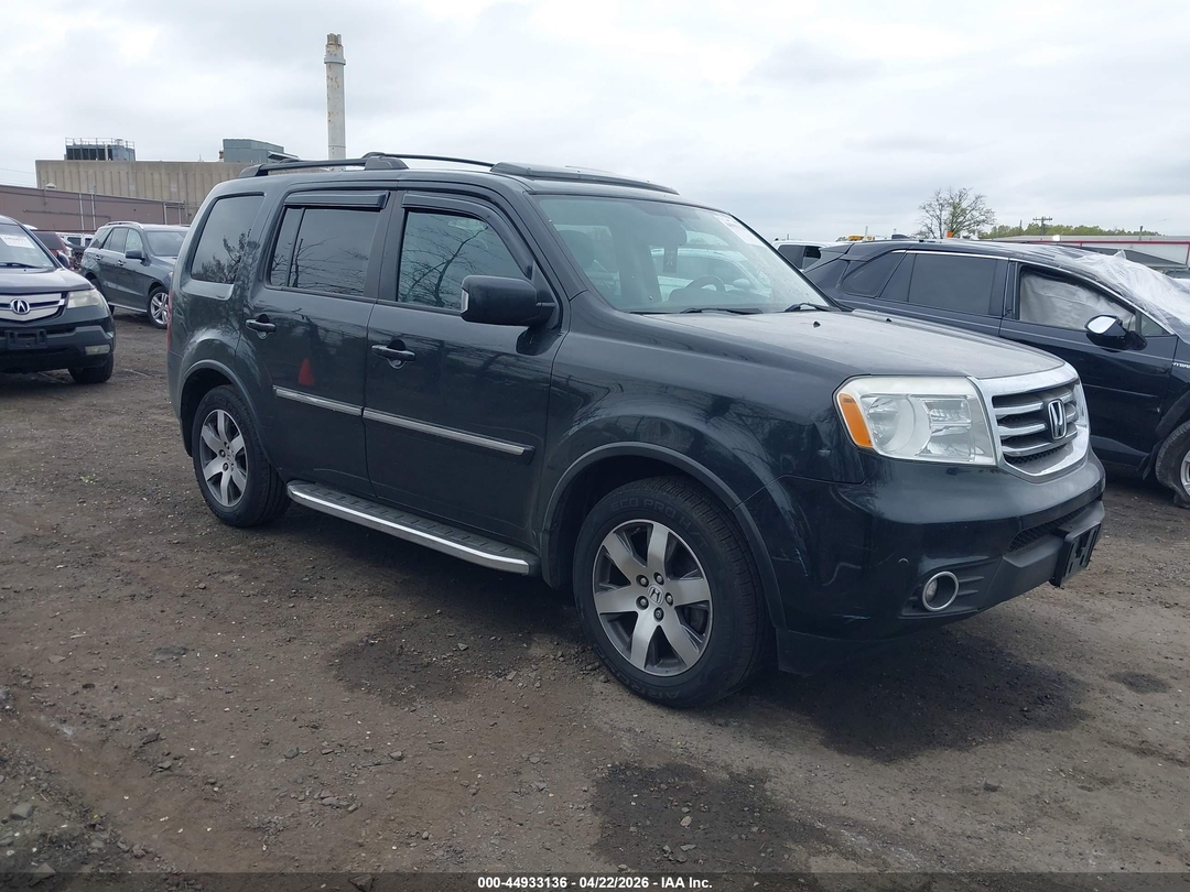 منظر 2013 Honda Pilot Touring، زاوية 1
