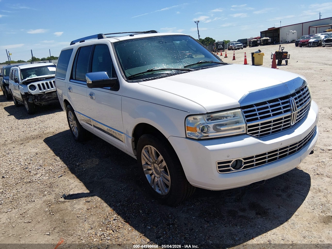 Vista de 2013 Lincoln Navigator, ángulo 1