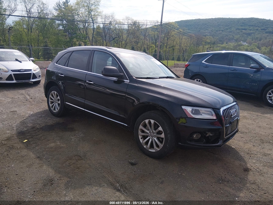 Vedere 2015 Audi Q5 2.0T Premium, unghi 1