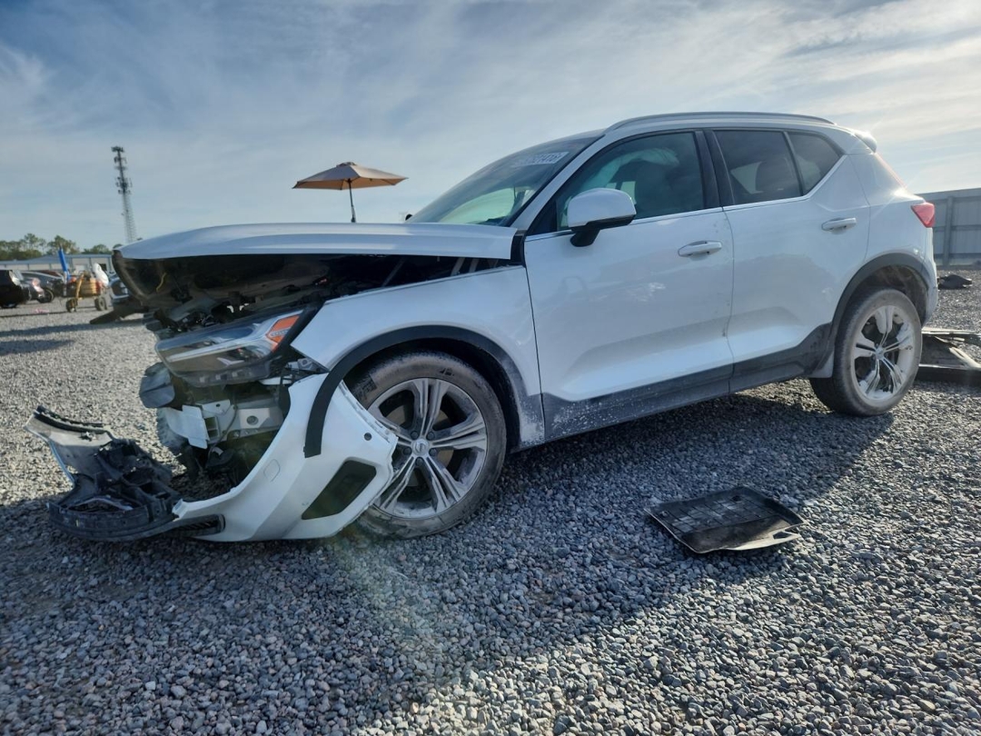 Вид 2021 VOLVO XC40 T5 INSCRIPTION, угол 1