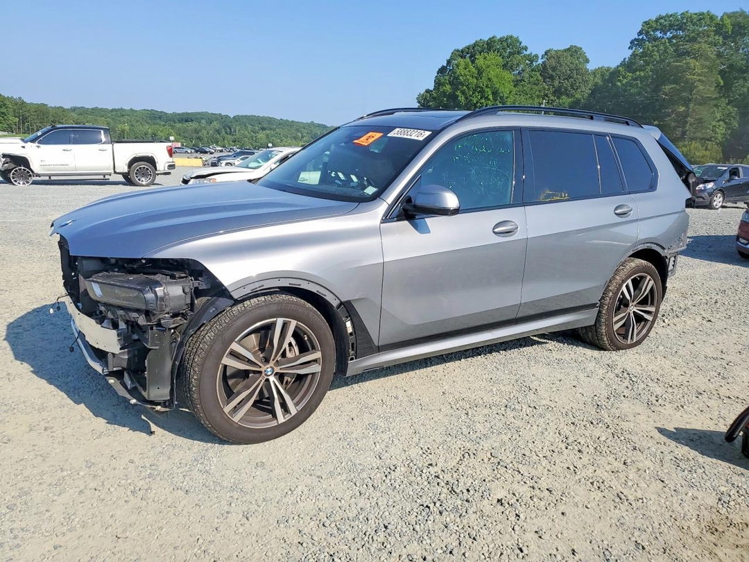 Vista de 2025 BMW X7 XDRIVE40I, ángulo 1