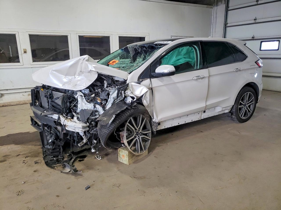 Vue de 2019 FORD EDGE TITANIUM, angle 1