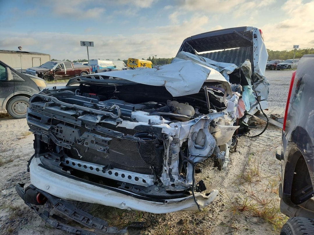 Vue de 2025 GMC SIERRA K1500 AT4, angle 1