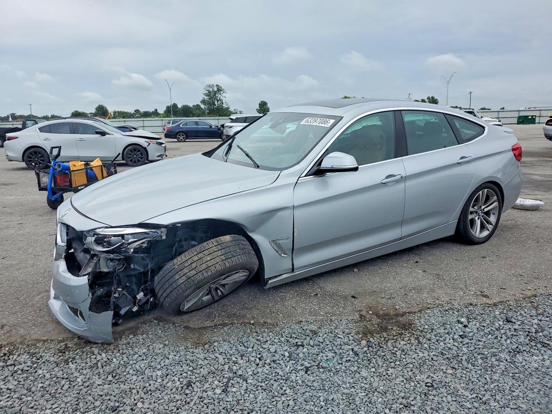 Вид 2019 BMW 330XI GT, угол 1