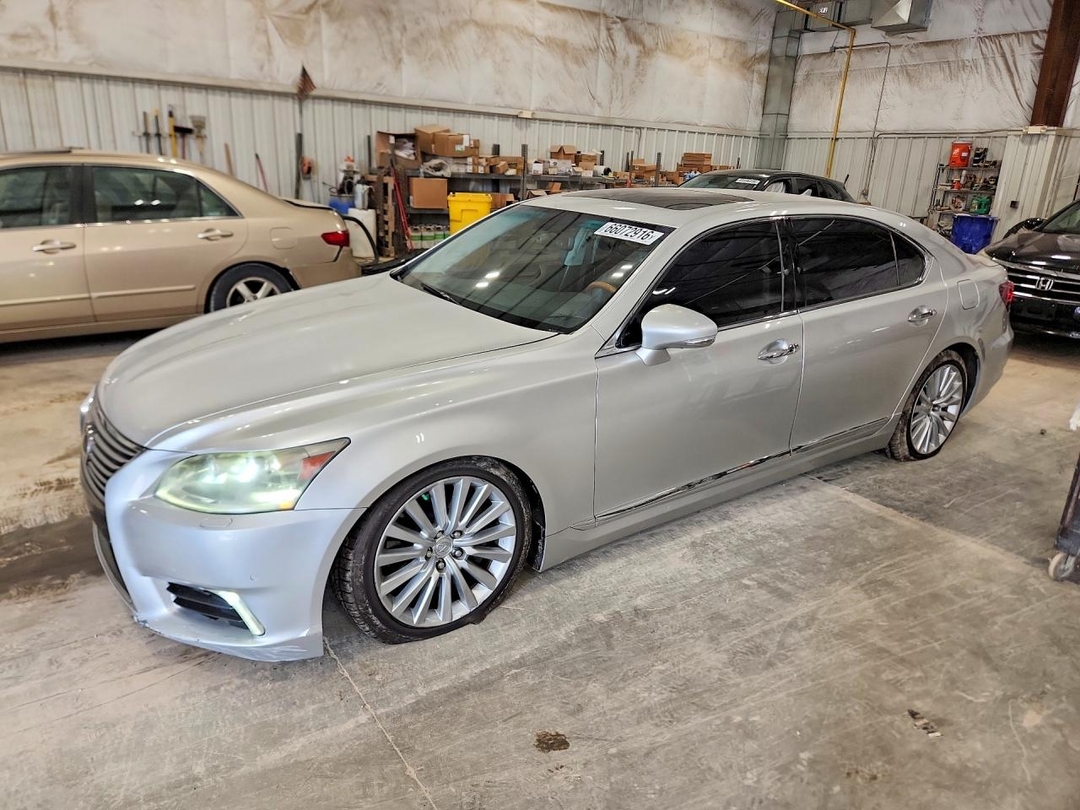 Vista de 2013 LEXUS LS 460L, ángulo 1