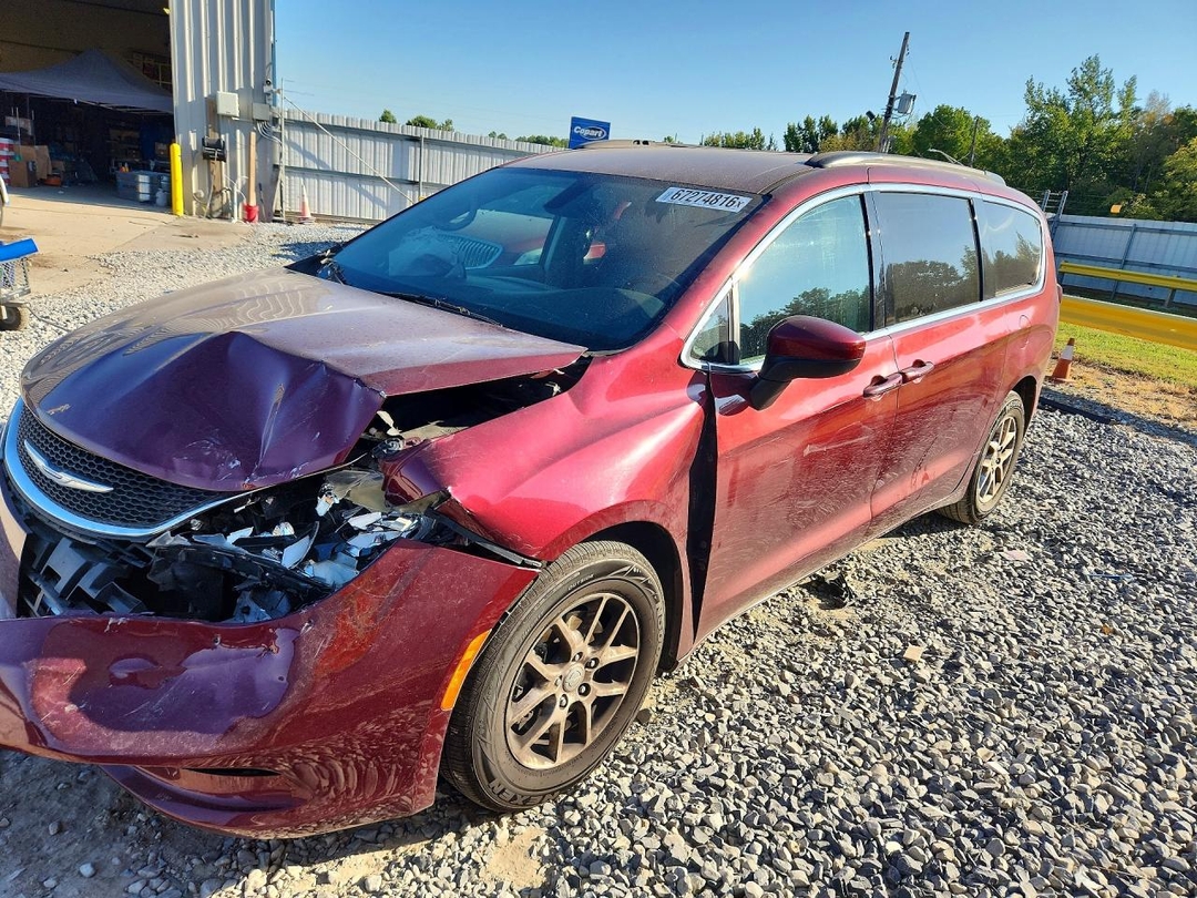 Вид 2020 CHRYSLER VOYAGER LXI, угол 1