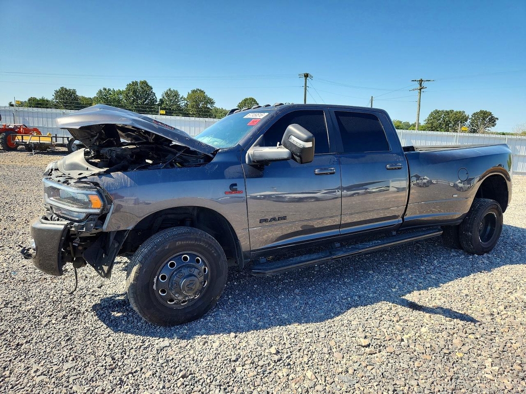 Вид 2023 RAM 3500 LARAMIE, угол 1