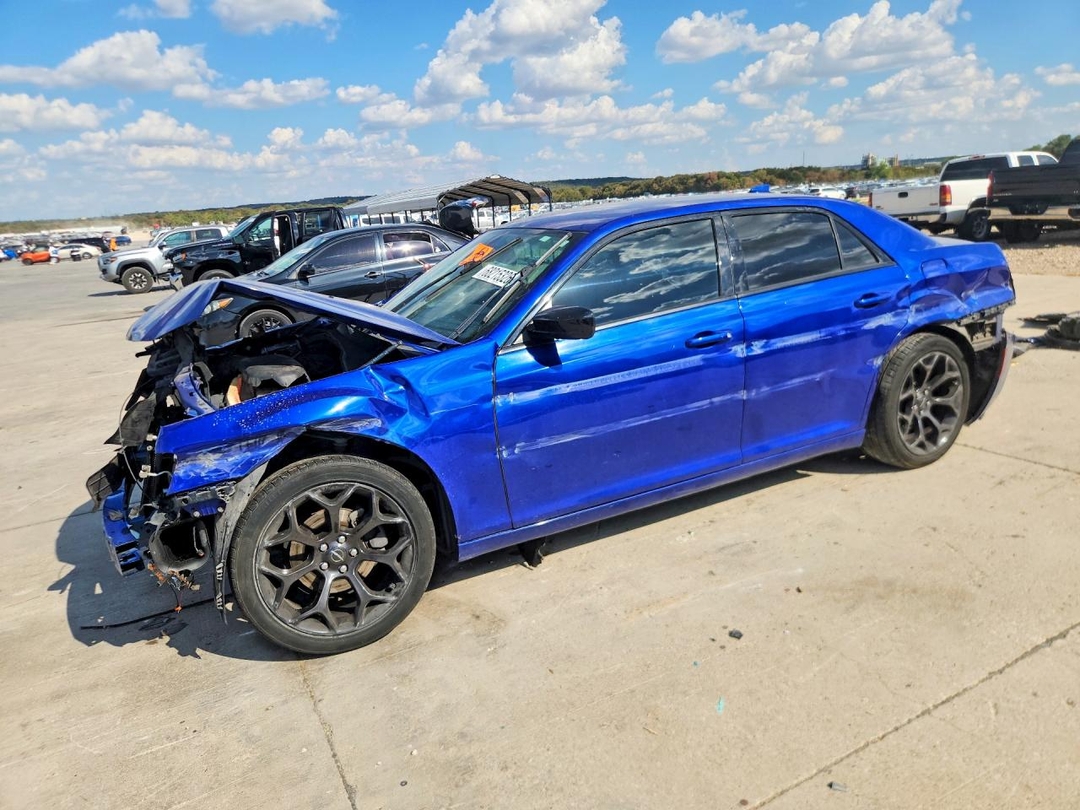 Vue de 2019 CHRYSLER 300 TOURING, angle 1