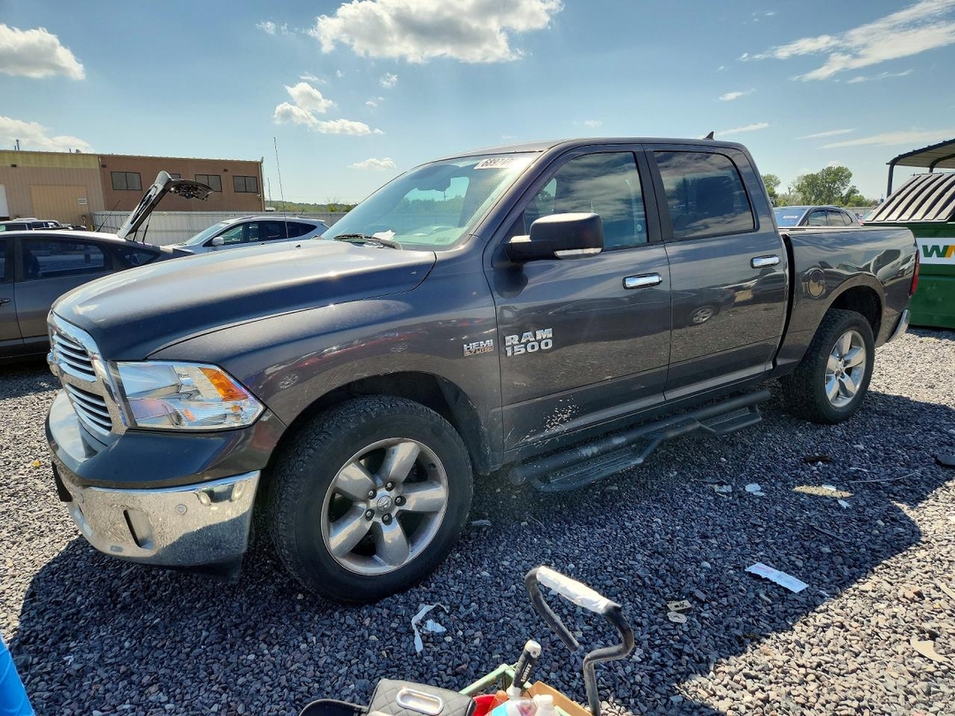 Вид 2018 RAM 1500 SLT, угол 1