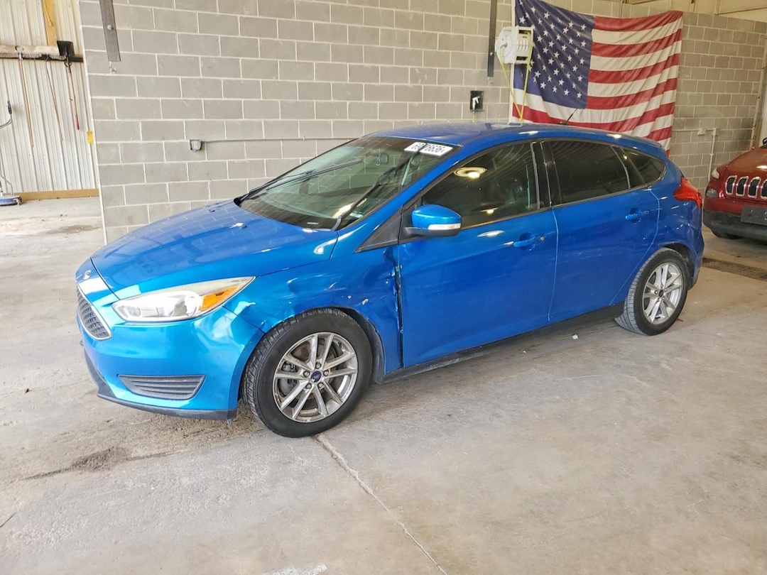 Вид 2016 FORD FOCUS SE, угол 1
