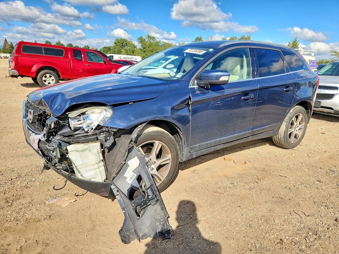 Vue de 2012 VOLVO XC60 T6, angle 1