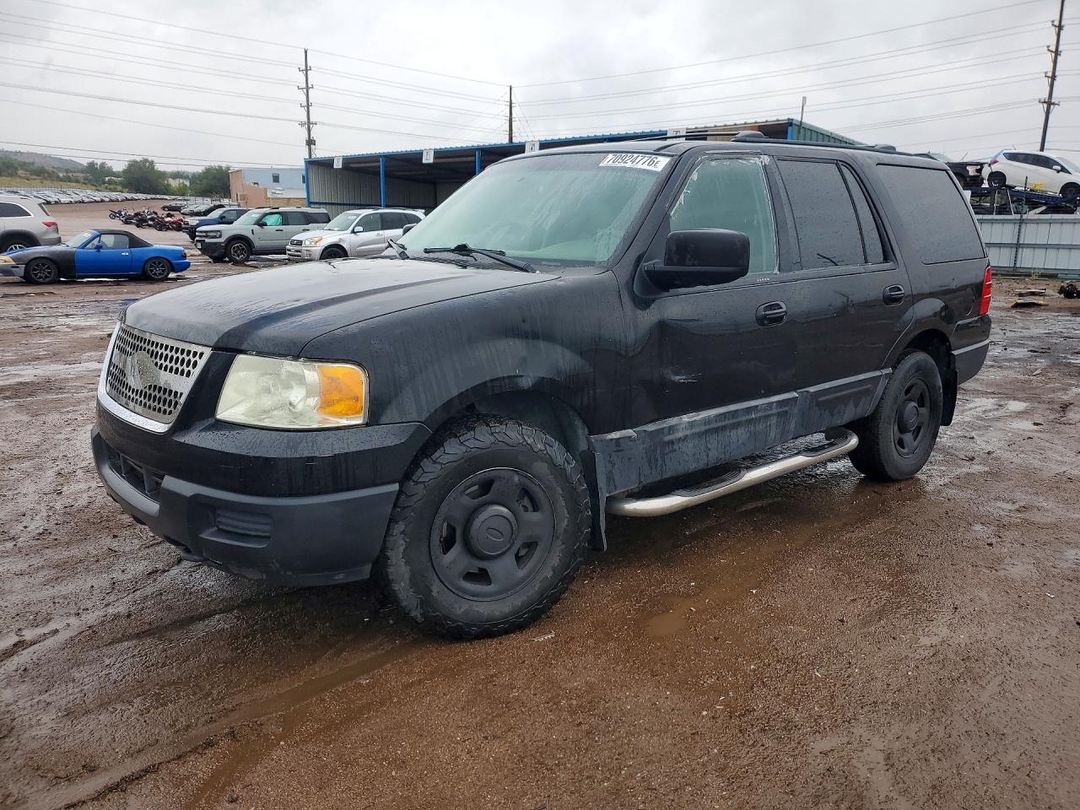 Vue de 2004 FORD EXPEDITION XLS, angle 1
