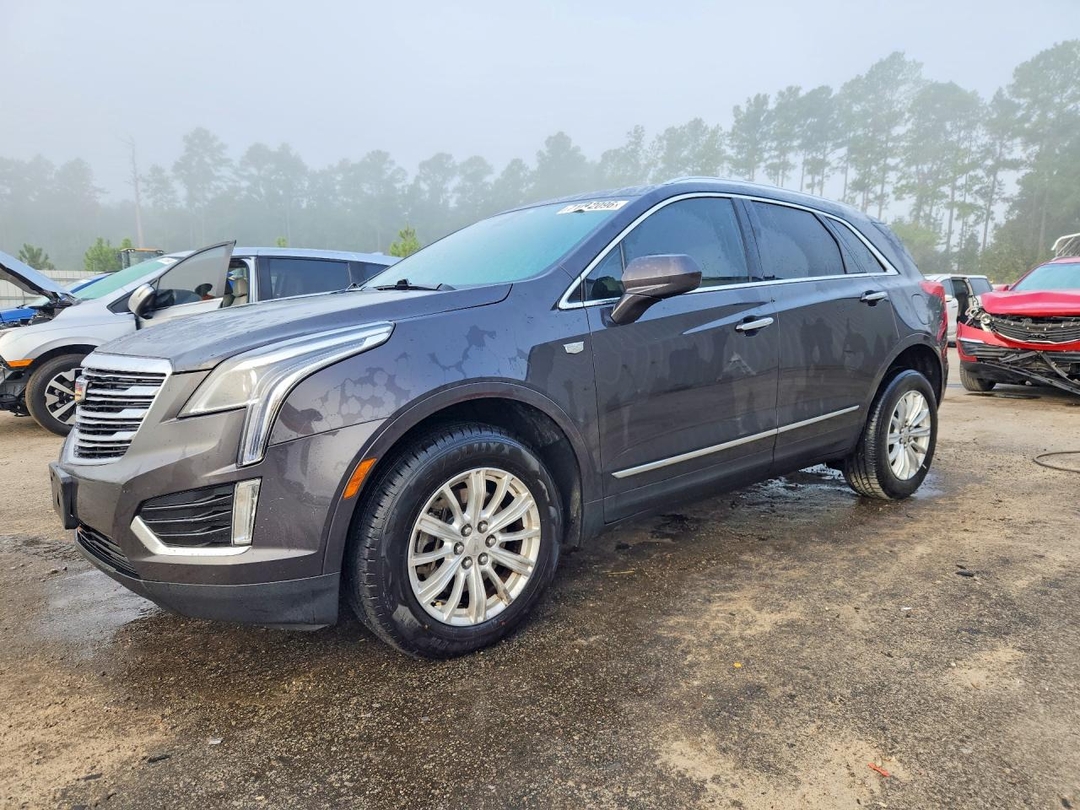 Vue de 2017 CADILLAC XT5, angle 1