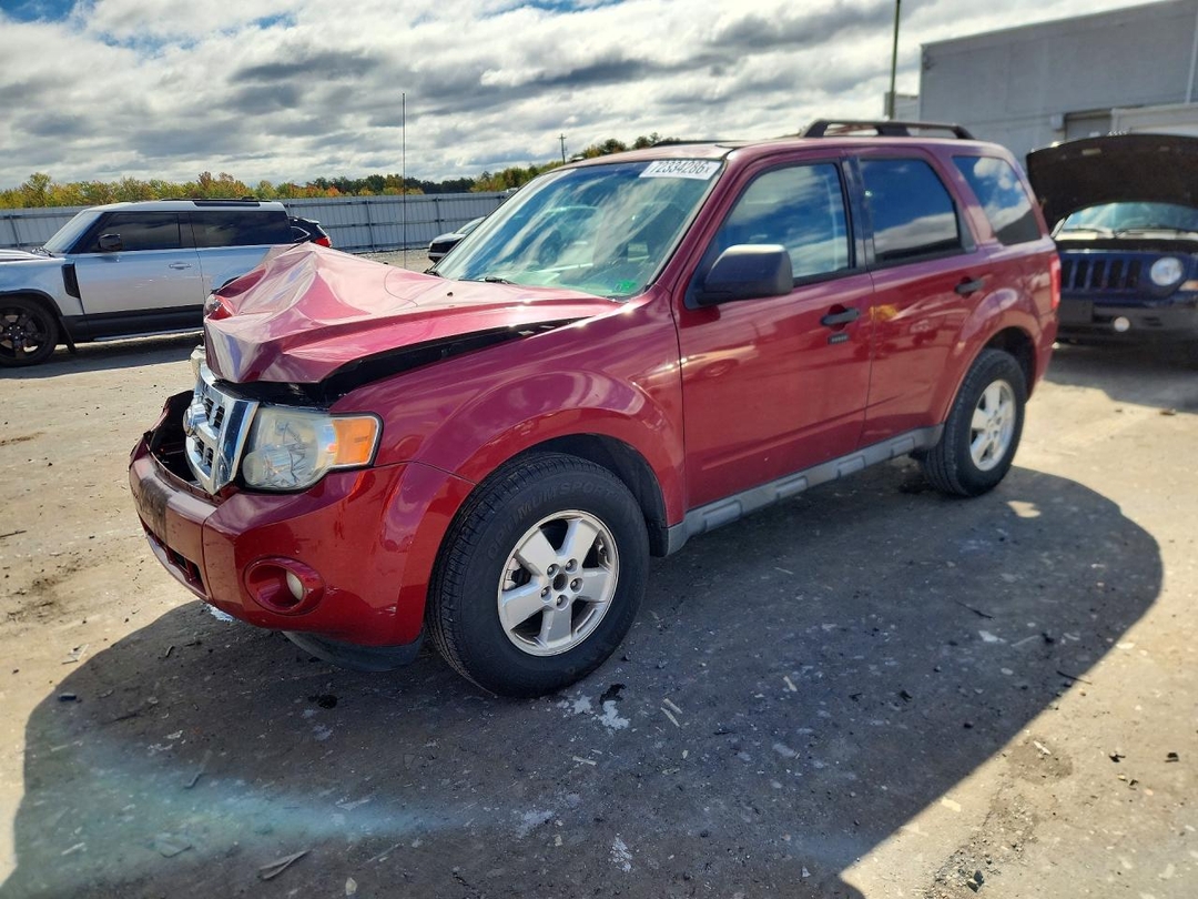 Vista de 2010 FORD ESCAPE XLT, ángulo 1