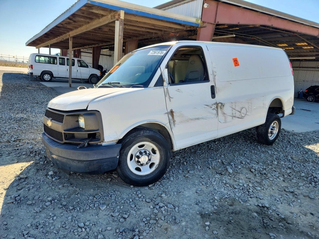 Vue de 2015 CHEVROLET EXPRESS 2500 CARGO DELIVERY VAN, angle 1