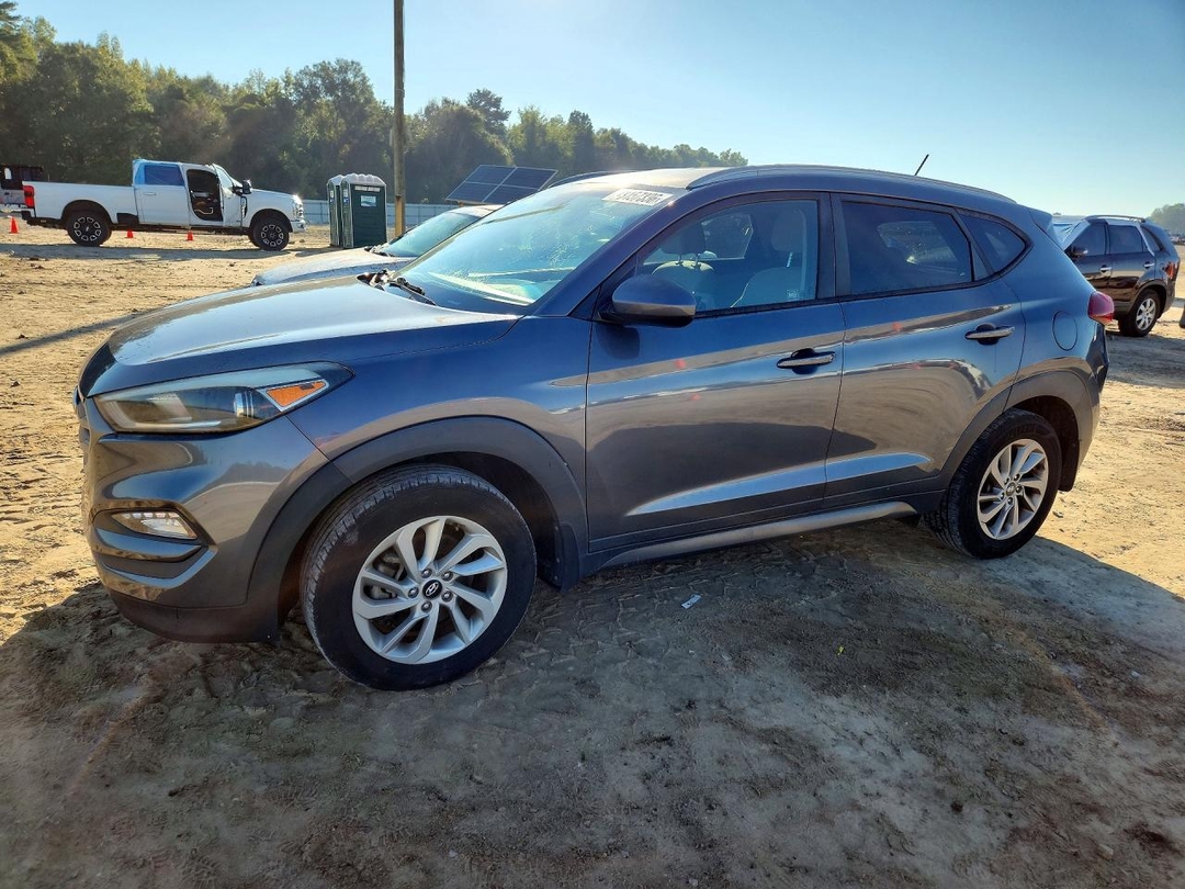 2016 HYUNDAI TUCSON SE view, angle 1