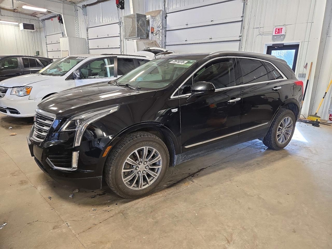 منظر 2017 CADILLAC XT5 LUXURY، زاوية 1