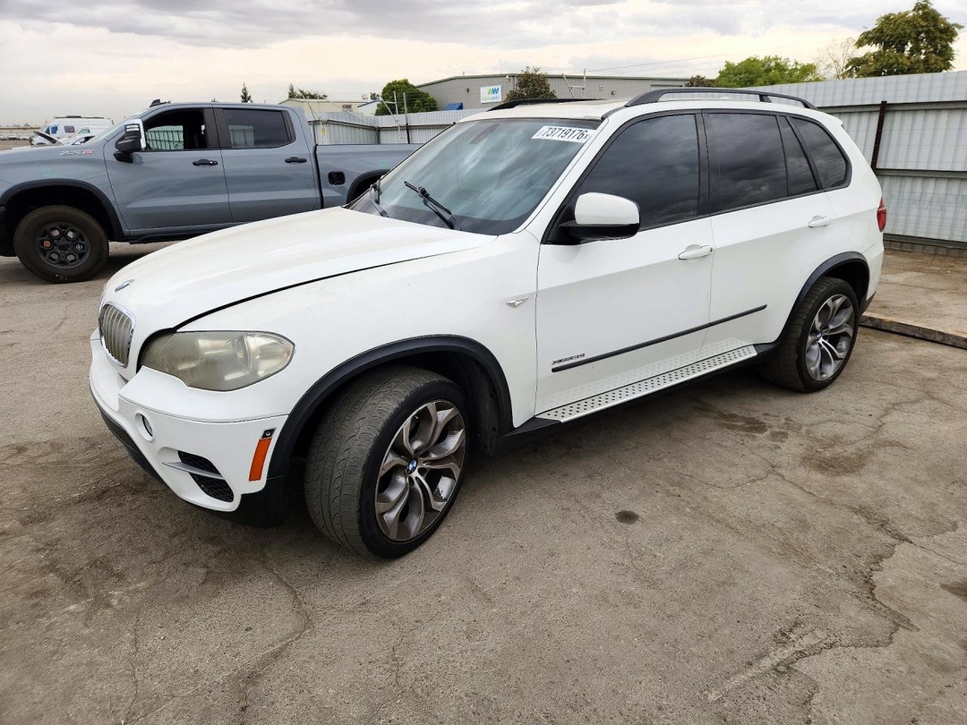 Vue de 2012 BMW X5 XDRIVE50I, angle 1