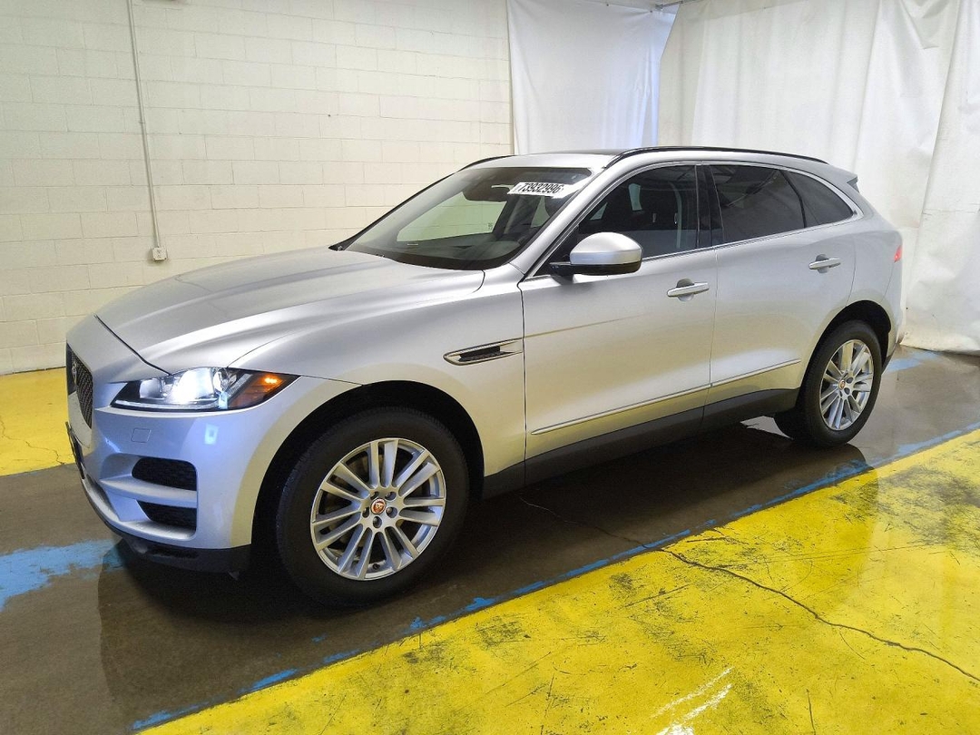 منظر 2017 JAGUAR F-PACE PRESTIGE، زاوية 1
