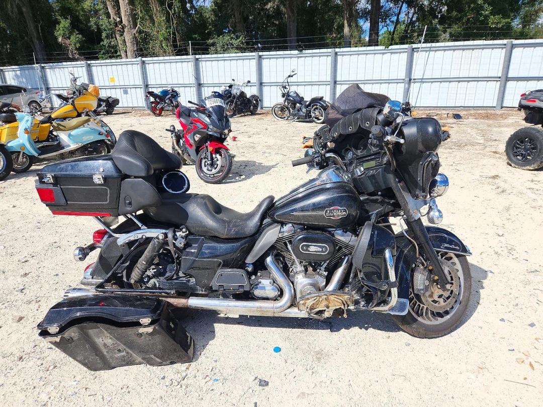 Вид 2012 HARLEY-DAVIDSON FLHTCU ULTRA CLASSIC ELECTRA GLIDE, угол 1