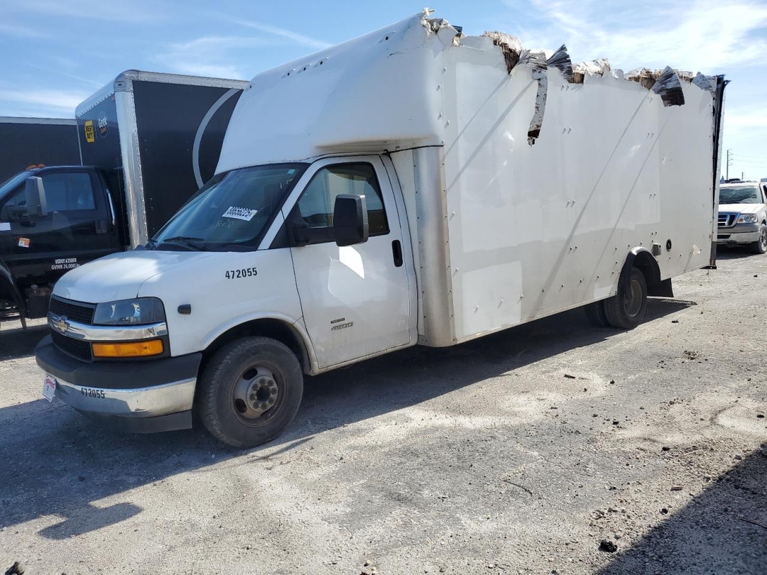 Vue de 2021 CHEVROLET EXPRESS G4500, angle 1