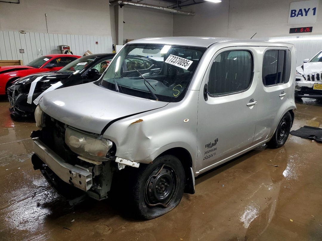 Вид 2010 NISSAN CUBE BASE, угол 1
