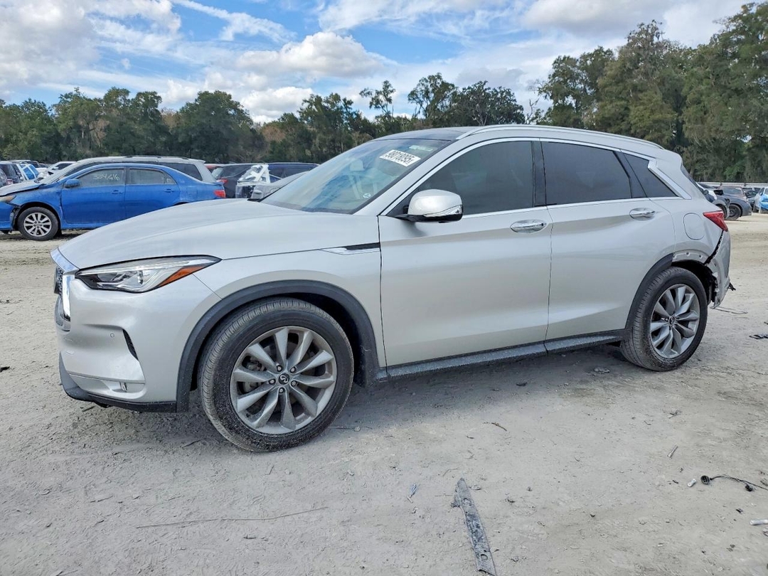 Vedere 2019 INFINITI QX50 ESSENTIAL, unghi 1