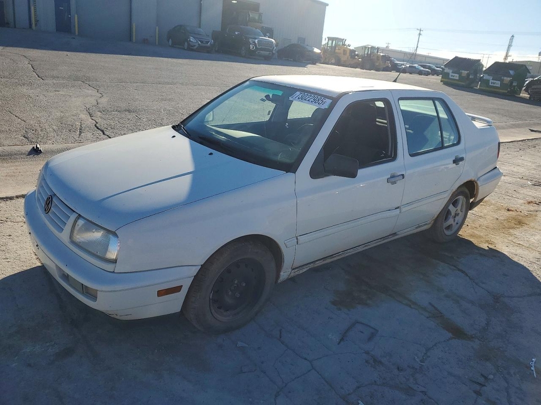 Vista de 1998 VOLKSWAGEN JETTA GT, ángulo 1