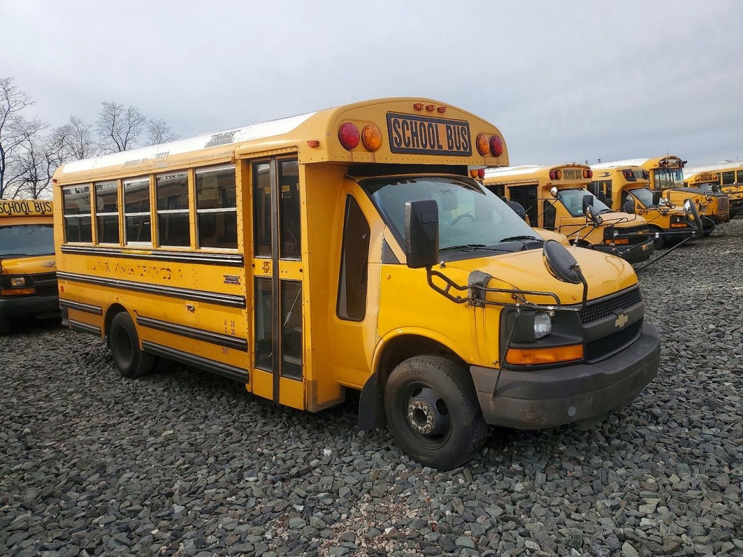Vue de 2010 CHEVROLET EXPRESS SCHOOL BUS, angle 1