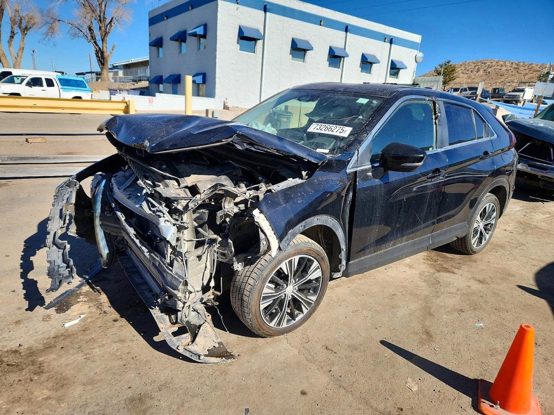 Vue de 2022 MITSUBISHI ECLIPSE CROSS SE, angle 1