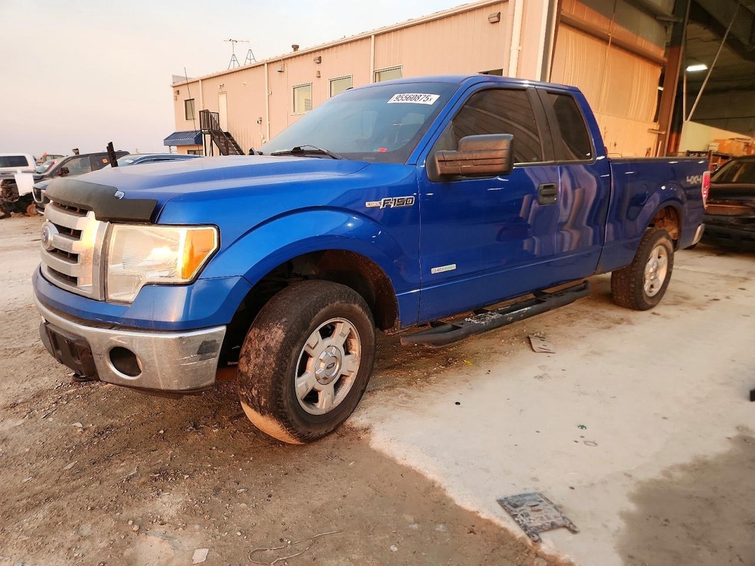 Vue de 2011 FORD F150 SUPER CAB, angle 1