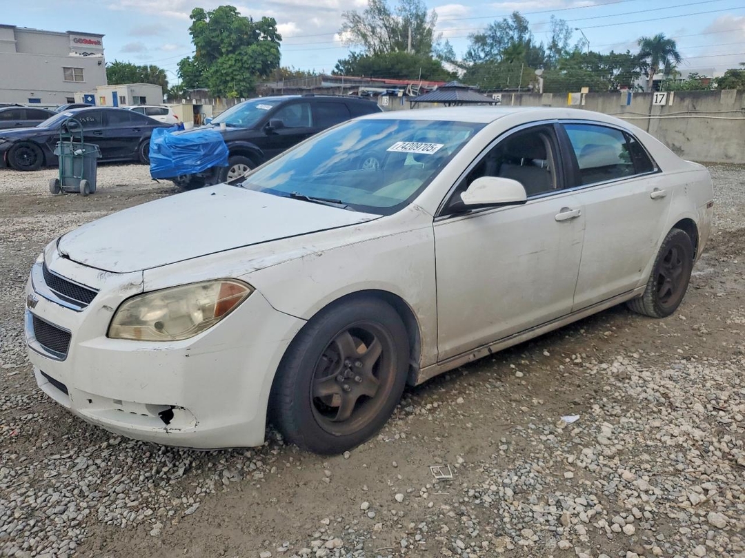 Vue de 2010 CHEVROLET MALIBU 1LT, angle 1