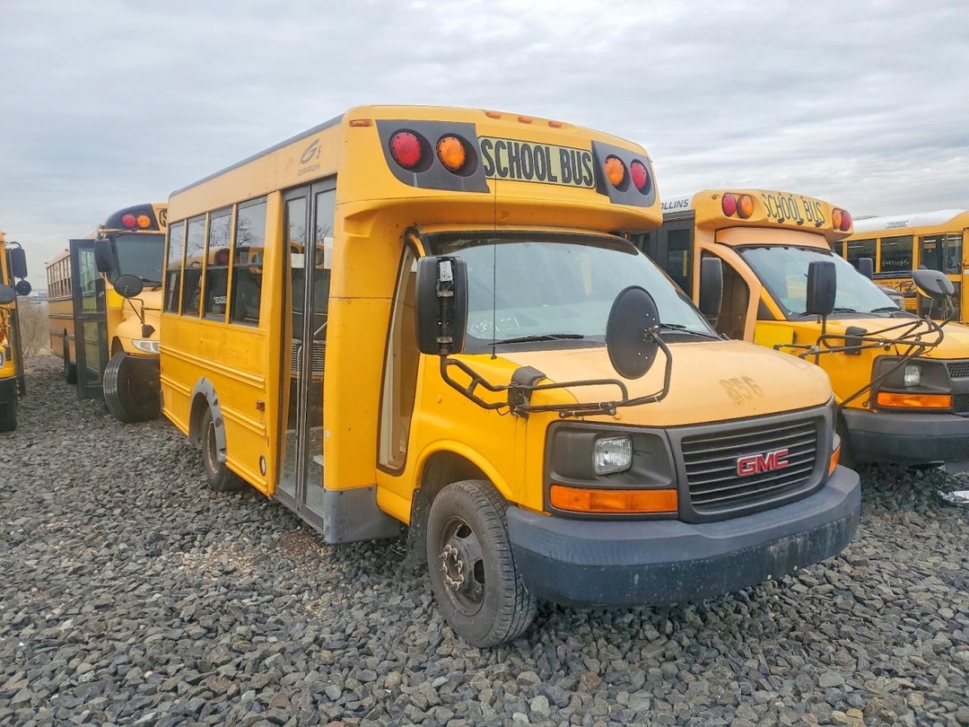 Vue de 2009 GMC SAVANA SCHOOL BUS, angle 1