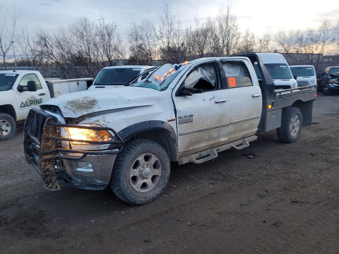 Vue de 2016 RAM 2500 SLT FLATBED TRUCK, angle 1