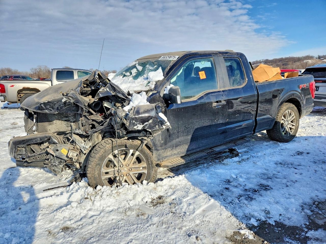 Vue de 2021 FORD F150 SUPER CAB, angle 1