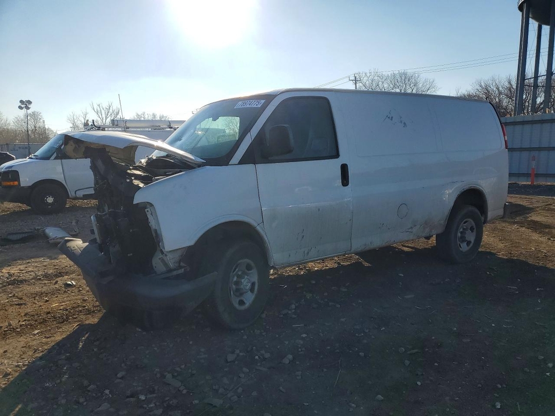 Vue de 2013 CHEVROLET EXPRESS G2500, angle 1