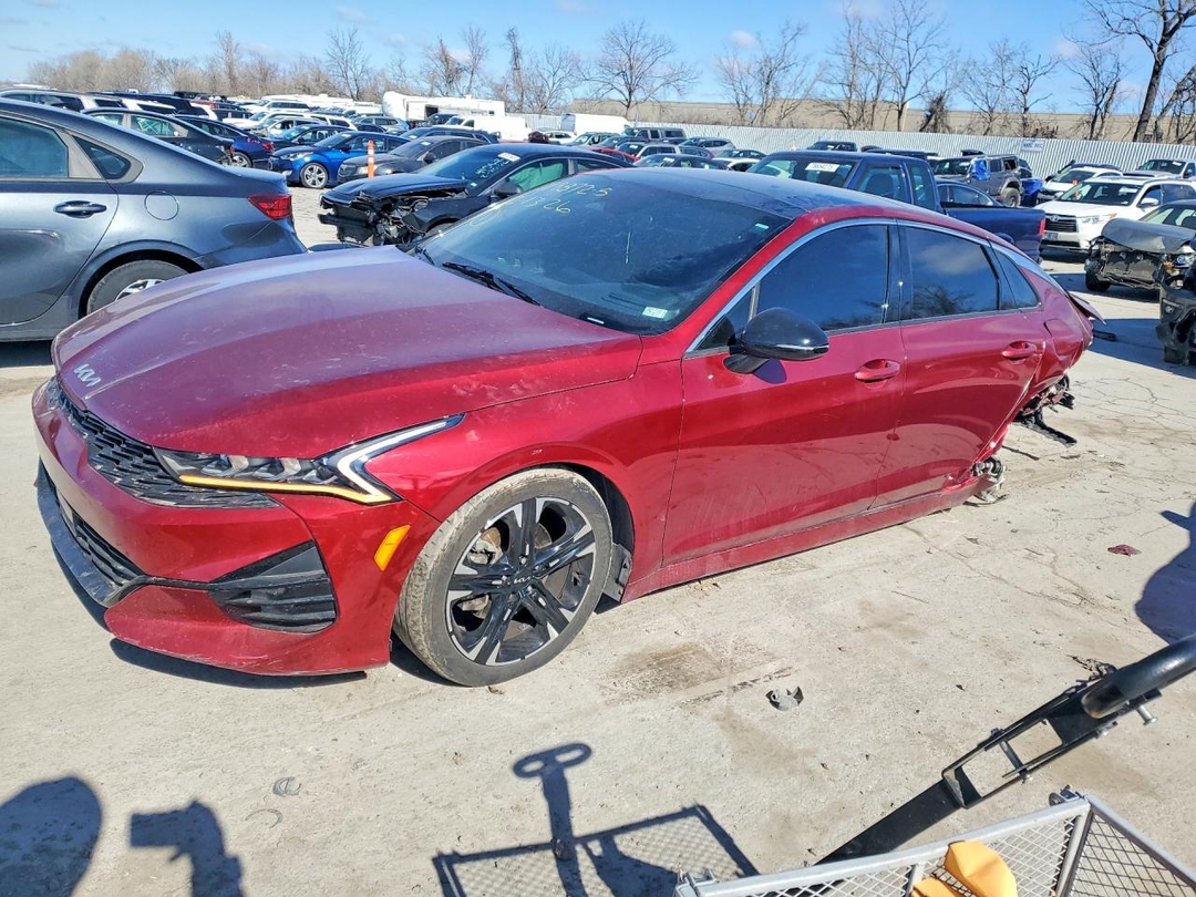 Vista de 2022 KIA K5 GT LINE, ángulo 1