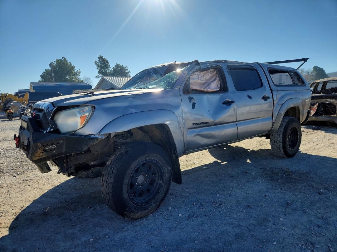 Vedere 2015 TOYOTA TACOMA DOUBLE CAB, unghi 1