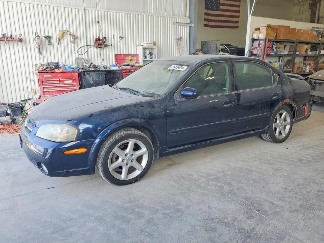 Vue de 2003 NISSAN MAXIMA GXE, angle 1