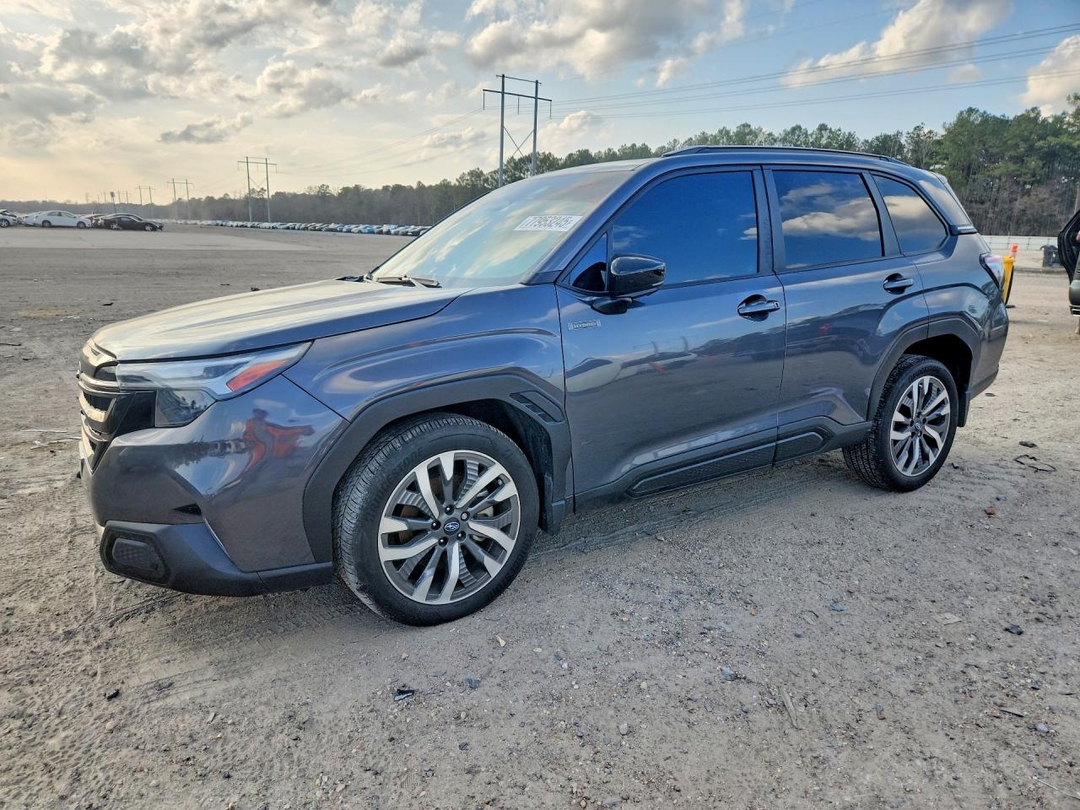 Vue de 2025 SUBARU FORESTER, angle 1