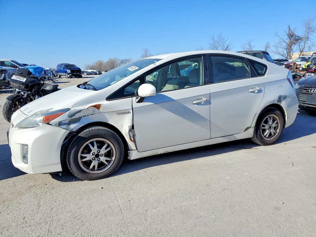 Vue de 2010 TOYOTA PRIUS, angle 1